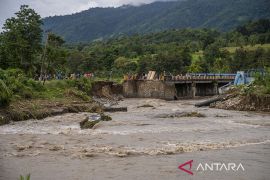 Jembatan Gumbasa Putus Digerus Banjir Page 2 Small