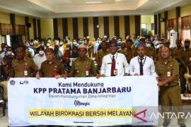 Bupati ajak masyarakat Tanah Laut taat membayar pajak