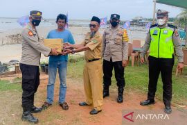 Polres Natuna salurkan sembako untuk warga terdampak kenaikan harga BBM