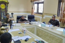 DPRD Wondama desak Pemda tetapkan HET-HEN BBM bersubsidi