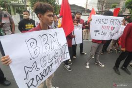 Unjuk rasa tolak kenaikan harga BBM di Kediri