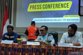 Imigrasi menahan seorang warga Malaysia karena "overstay"