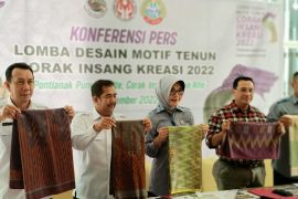 Lomba desain motif corak insang wadahi desainer berkreasi