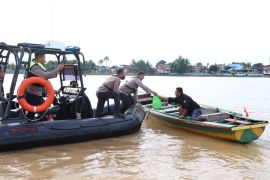 Polda Jambi sebar paket sembako bagi warga terdampak kenaikan BBM