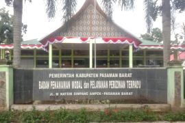 DPMTSP Pasbar temukan klinik kesehatan diduga ilegal di PT GMP