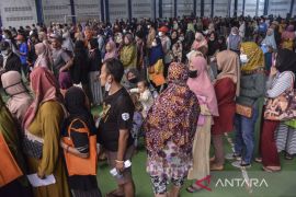 Pencairan bantuan langsung tunai di Tasikmalaya