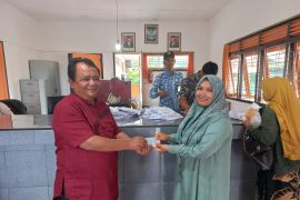 Kantor Pos Biaro salurkan BLT BBM ke 2.090 warga dari 10 Nagari di Agam