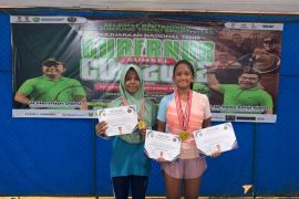 Petenis putri Limapuluh Kota raih emas di Kejurnas Piala Gubernur Sumsel 2022