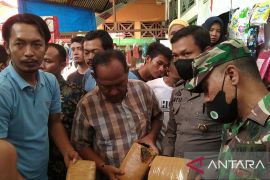 Kodim 0309/Solok menggagalkan pengiriman paket ganja kering