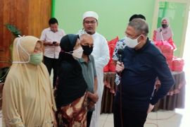 Masyarakat Pontianak mengaku terbantu dengan sembako gratis