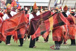 Aneka atraksi seni tradisional disuguhkan dalam "Pesona Nusantara Bekasi Keren"