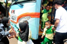 Roadshow bus KPK jelajah negeri anti korupsi di Palembang Page 1 Small