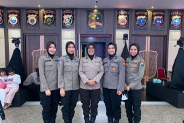 Lima Polwan Polda Jatim dapat penghargaan dari Kapolri
