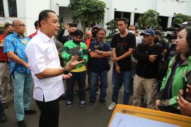 Pemkot Surabaya siapkan dukungan bagi istri pengemudi ojek