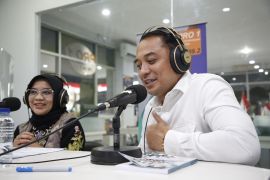 Hari Radio, Cak Eri dan Ning Rini jadi presenter berita di RRI
