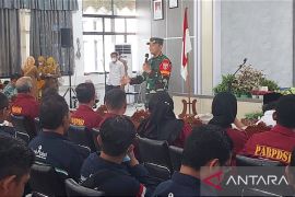 Dandim 1002/HST sampaikan wasbang kepada para kepala desa se-HST