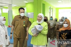 Bupati Inhu melahirkan anak kedua, ini namanya