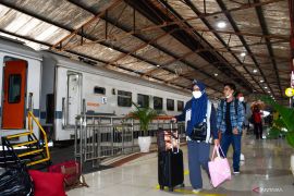 Keterlambatan kedatangan KA akibat longsor