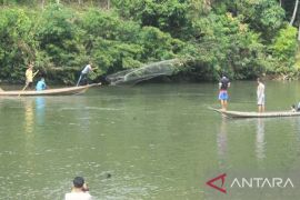 Suaka perikanan dan lubuk larangan upaya kurangi PETI di Jambi