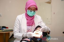 Dokter gigi: Diet berlebihan berpotensi timbulkan bau mulut akibat kehilangan karbohidrat