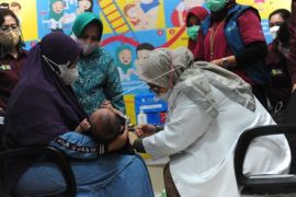Pencanangan Imunisasi PCV bagi bayi di Palembang Page 2 Small