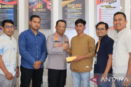 Kasus dugaan perusakan Hp jurnalis Serambi berakhir damai, handphone diganti
