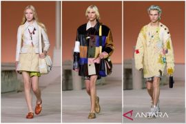 Rumah mode asal AS luncurkan koleksi Musim Semi 2023