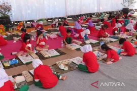 Pemkot kenalkan siswa PAUD belajar membatik