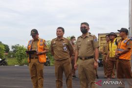 Wabup HSS tinjau pembangunan venue voli indoor dan pasir