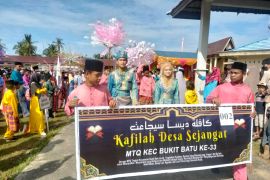 Ribuan peserta semarakkan pawai Ta'aruf MTQ Bukit Batu