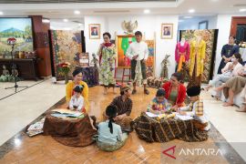 Kebaya Nusantara dipamerkan di Forum ALC di Beijing