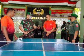 Warga Pulau Haruku Maluku serahkan senjata bekas konflik sosial, begini penjelasannya