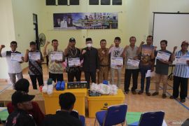 Pemkab Bangka Tengah salurkan peralatan tangkap untuk nelayan