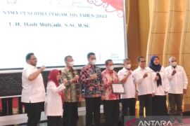 Wali Kota  Samarinda serahkan piagam penghargaan kepada pendonor darah