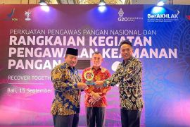 Nagari Bayua Agam terima Penghargaan Desa Pangan Aman Tingkat Nasional dari BPOM RI