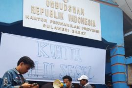 Mahasiswa minta Kepala Ombudsman Sulbar mundur dari jabatan