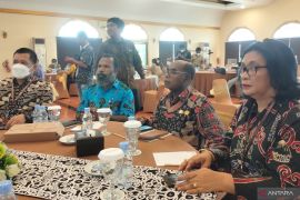 Sekda Papua Barat ajak warga sukseskan Regsosek 2022