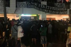 Kalah dari RANS, ratusan bonek demo kantor manajemen Persebaya
