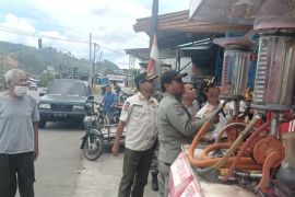 Satpol PP tertibkan usaha Pertamini di Aceh Tengah