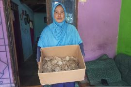 Usaha kemplang bakar Ak Ti dipasarkan hingga ke luar Bangka