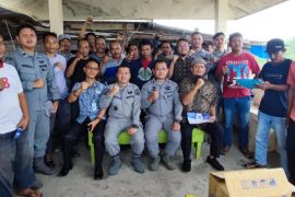 Bakamla di Natuna suluh nelayan soal keselamatan laut