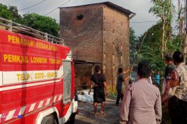 Tembakau dilalap api, seorang warga Lombok Tengah rugi puluhan juta rupiah