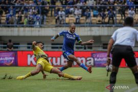 Liga 1 - Persib kalahkan Barito Putera 5-2