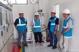 Tingkatkan keandalan listrik, PLN Bukittinggi melakukan perawatan aset