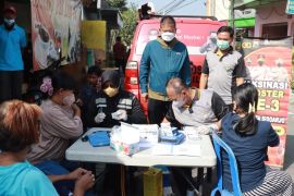 Polresta Sidoarjo ke pasar-pasar bantu percepatan vaksinasi COVID-19