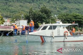 HUT Perhubungan, KUPP Luwuk gelar aksi bersih laut di Teluk Lalong