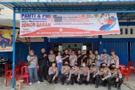 Sejumlah personel Polres Inhu sumbang darah