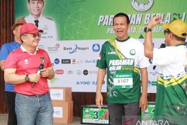 Kemenpora sosialisasikan UU tentang keolahragaan saat Pariaman Berlari