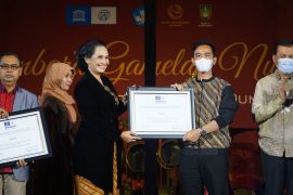 Kemendikbudristek menyerahkan sertifikat gamelan dari UNESCO