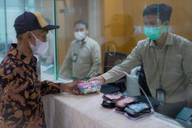 Bank Indonesia bantu warga Gowa Sulsel tukar uang yang terbakar